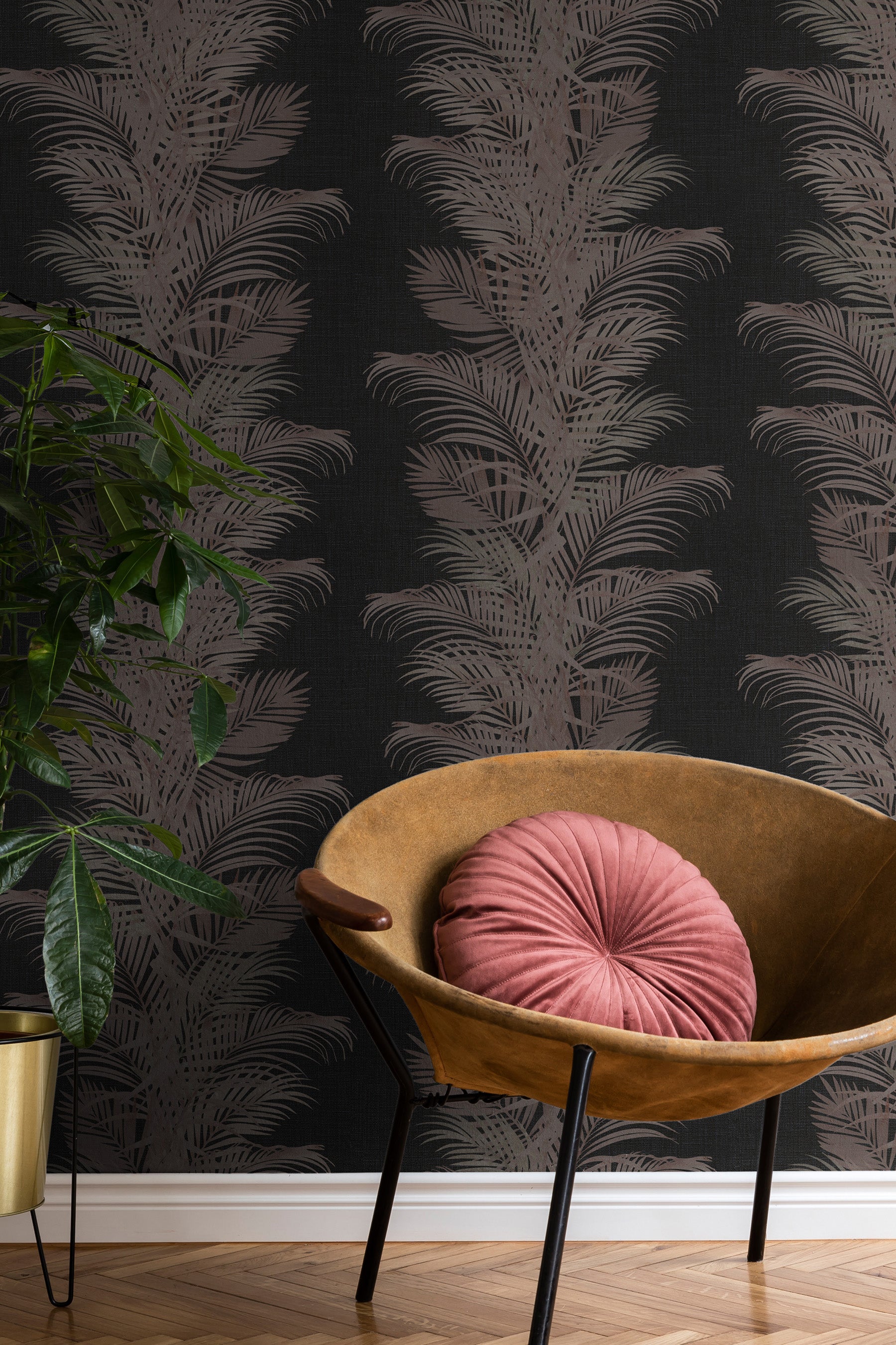 Palmetto Graphite Wide Lifestyle Image
